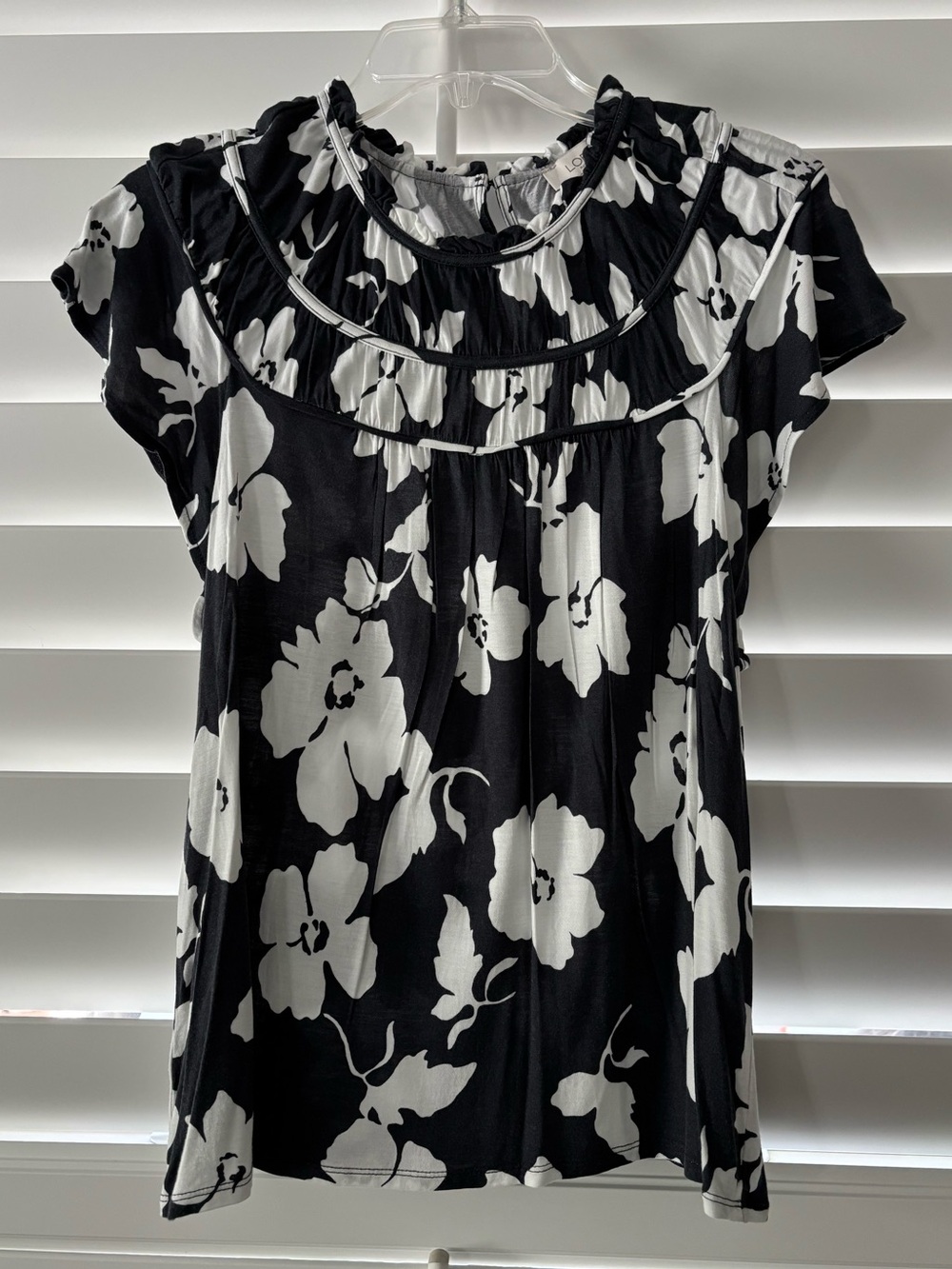 LOFT Navy and White Floral Flutter Sleeve Top